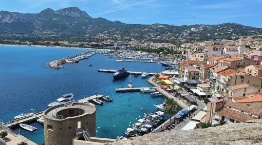 Taxi Benji vous transporte jusqu'au port de Calvi pour que vous fassiez du bateau et vous ramène chez vous, Moltifao, TAXI BENJI